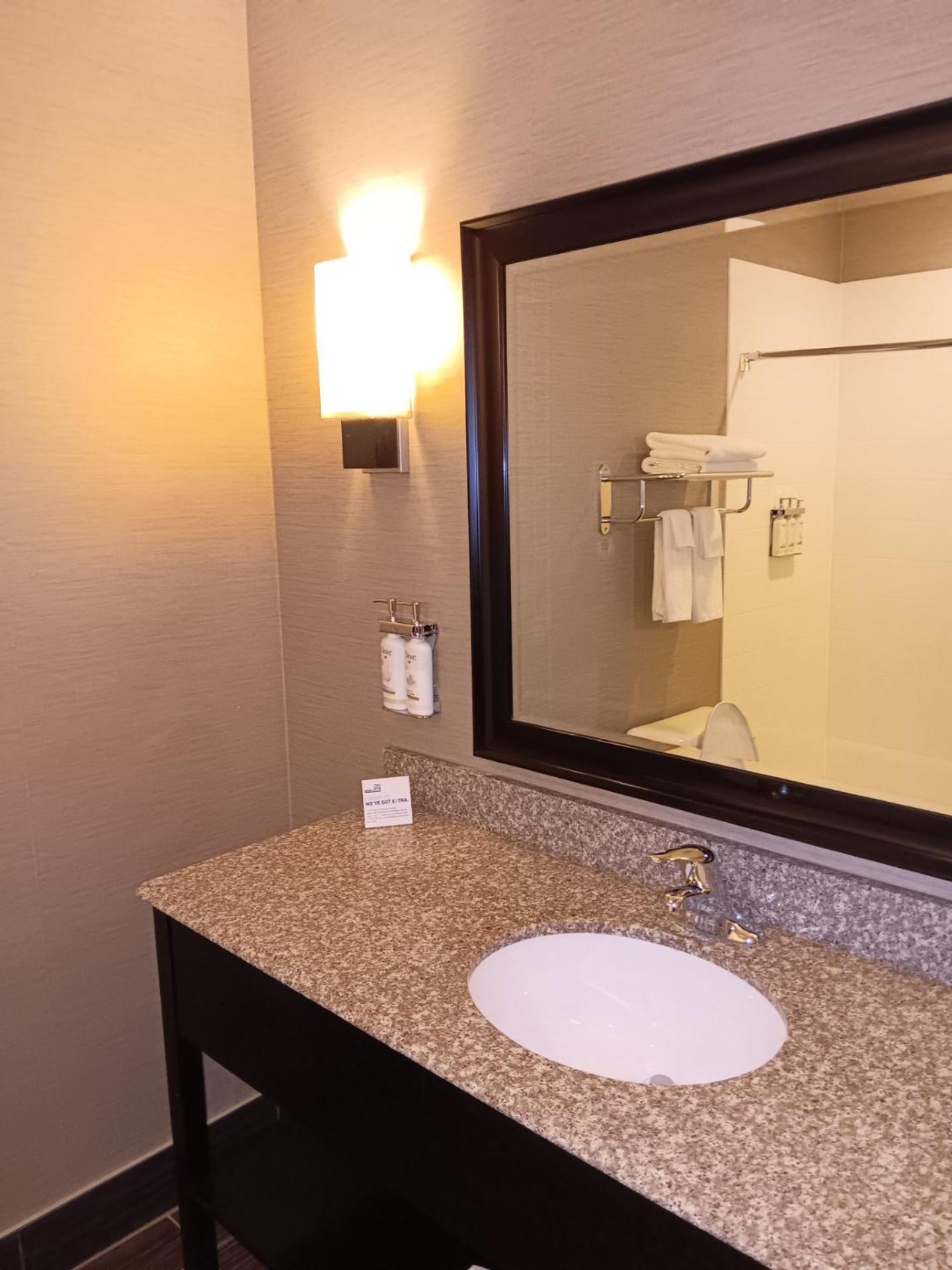 Holiday Inn Express And Suites - Bradford By Ihg Eksteriør billede